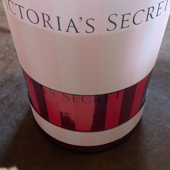 Victoria’s Secret slipper bin display - Picture 12 of 15